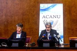 El embajador de Irán ante la ONU en Ginebra, Ali Bahreini, atiende a los medios en el marco de las negociaciones técnicas celebradas en Suiza entre las delegaciones de Irán y Estados Unidos.