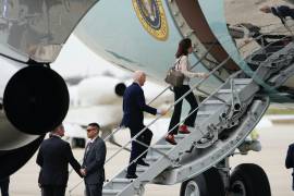 El presidente Joe Biden aborda el Air Force One para partir de la Base Conjunta Andrews, Maryland,a Lima, Perú, a la Cumbre de la APEC. Viajes a Perú y Brasil son eclipsados por la victoria de Donald Trump