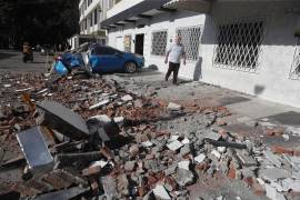 Un sismo de magnitud 7.4 sacudió el oeste de Colombia y dejó daños en edificios de Quibdó y Manizales; autoridades evalúan afectaciones y posibles réplicas.