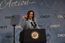 La vicepresidenta Kamala Harris, candidata demócrata a la presidencia de EU advirtió sobre deportaciones masivas y “campos de detención masivos” si Donald Trump regresaba al poder.