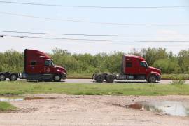 Los Puentes Internacionales registraron un agosto contrastante, con menos autos pero más camiones y peatones.