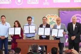 Autoridades coahuilenses junto a ejecutivos de Femsa presentaron el arranque de esta iniciativa en la localidad.