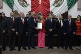 El reconocimiento lo recibieron Alejandro Pepi de la Peña, presidente de la Canaco Saltillo, integrantes del Consejo Directivo y expresidentes.