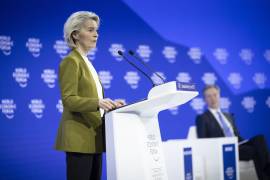 Ursula von der Leyen, presidenta de la Comisión Europea, habla en el Palacio de Congresos durante el 56.º Foro Económico Mundial (FEM) en Davos, Suiza.
