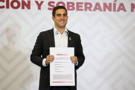 El senador con licencia fue impulsado por la actual mandataria, con quien inició su carrera política.