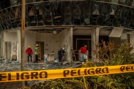 Tras un atentado con coche bomba en Guayaquil, Ecuador. Los coches bomba se han vuelto comunes, matando y aterrorizando a civiles, y las pandillas se enfrentan frecuentemente con el ejército y la policía.
