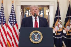 El presidente estadounidense Donald J. Trump habla sobre la guerra con Irán desde el Salón de la Cruz de la Casa Blanca en Washington, D.C..