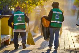 El Ayuntamiento de Ramos Arizpe mantiene activos a cerca de 80 trabajadores mediante el programa de empleo temporal para reforzar limpieza, pintura y mantenimiento en avenidas principales.