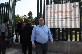 Julián LeBarón sale de las instalaciones de la FGR en enero pasado, tras emitir una denuncia en contra de cuerpos de seguridad estatales que han amenazado a integrantes de su comunidad en Chihuahua. Cuartoscuro