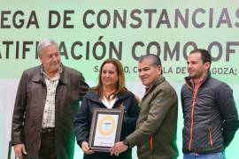 El gobernador Miguel Ángel Riquelme Solís entregó Constancias de Cumplimiento y Ratificación como “Oficina Verde” a dependencias del municipio de Saltillo.