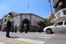 ¿Semáforo invisible en Paseo Capital de Saltillo? (video) Automovilistas siguen pasándose el rojo