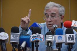 La UIF y la FGR investigan a Rubén Rocha Moya por presuntos nexos con Los Chapitos; también congelaron cuentas de sus hijos.
