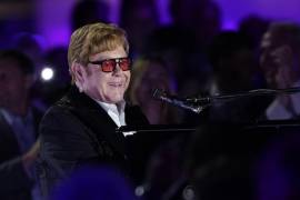 Elton John se presenta en el jardín sur de la Casa Blanca en Washington, el viernes 23 de septiembre de 2022.