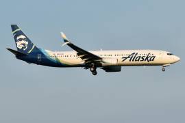 En pleno vuelo, Alaska Airlines registró la explosión de una ventanilla en un avión Boeing 737-9