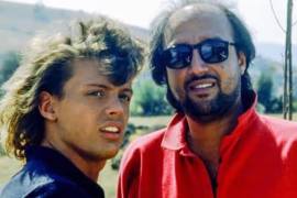 El videoclip de La Incondicional (1988), dirigido por el productor saltillense Pedro Torres Castilla, se convirtió en un ícono visual de los años 90, envuelto en polémica por la intervención de SEDENA.