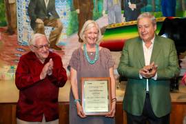Rita Elaine Fishburn Olson fue homenajeada por el programa “Profeta en tu tierra”, por su labor educativa de más de 50 años en esta ciudad.