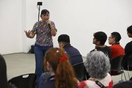 Nadia Contreras presentó su poemario ‘Otras Claridades’ en la FILC 2026
