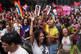 Estudiantes protestan para defender la educación pública y en apoyo al presidente brasileño Luiz Inácio Lula da Silva, quien busca un cuarto mandato, antes de la segunda vuelta electoral, el miércoles 7 de octubre de 2026, en Río de Janeiro.