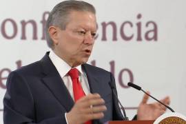 El coordinador de política y gobierno de la presidencia, Arturo Zaldívar, defendió la reforma al amparo asegurando que no restringe derechos, sino que busca actualizar y agilizar el proceso.