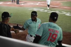 La afición del Francisco I. Madero celebró otra victoria de Saltillo en una semana decisiva para la temporada.