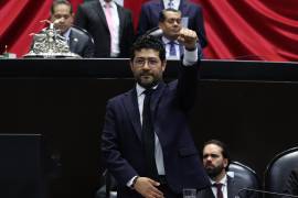 “El programa Jóvenes Construyendo el Futuro seguirá apoyando a los jóvenes que actualmente están inscritos”, dijo ante el Pleno en San Lázaro.