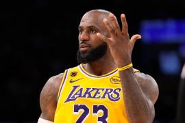 LeBron James marcó el ritmo de Lakers de Los Ángeles en el arranque de los Playoffs de la NBA 2026, liderando la ofensiva y guiando el primer golpe de la serie ante Rockets de Houston.