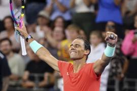 Rafael Nadal tuvo un momento de satisfacción luego de vencer a Dominic Thiem y avanzar en el Torneo de Brisbane.