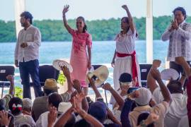 CANCÚN, QUINTANA ROO, 12SEPTIEMBRE2026.- Marath Baruch Bolaños, secretario de Trabajo y Previsión Social; la presidenta Claudia Sheinbaum Pardo, Leticia Ramírez, secretaria de Bienestar, y Mario Delgado, secretario de Educación Pública, durante el evento Honestidad y Resultados en Quintana Roo, en el marco de su rendición de cuentas por el segundo año de su gobierno federal. Este informe representa el número 17 que la mandataria realiza a nivel nacional dentro de esta gira. FOTO: ELIZABETH RUIZ/CUARTOSCURO.COM