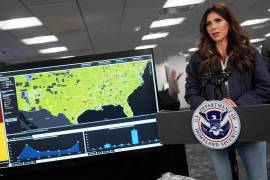La secretaria de Seguridad Nacional, Kristi Noem, en una conferencia de prensa sobre el inminente invierno en la sede de la Agencia Federal para el Manejo de Emergencias (FEMA) en Washington.