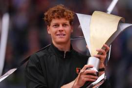 Jannik Sinner celebra el título tras una final sin complicaciones en Madrid.