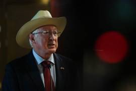 Ken Salazar, embajador de Estados Unidos en México, ofreció conferencia; asimismo, fue cuestionado por investigaciones respecto al caso Ismael “Mayo” Zambada y declaraciones del fiscal Alejandro Gertz Manero.