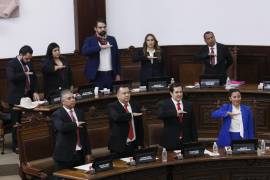 La legisladora de Morena, Delia Aurora Hernández, segunda de izquierda a derecha en la fila de arriba, alzó la voz para que el municipio
