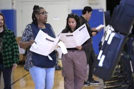 De estos votos anticipados, el 54 % se han emitido en persona, al contrario que las pasadas presidenciales, que se realizaron durante el impacto de la pandemia del covid. FOTO: EFE.