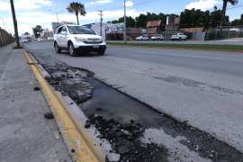 Ciudadanos de Saltillo expresan su deseo de una mejor infraestructura vial, bacheo y recarpeteo como prioridad, según una encuesta realizada por VANGUARDIA en Facebook.