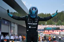 George Russell convirtió la pole position en victoria y volvió a subir a lo más alto del podio con Mercedes.