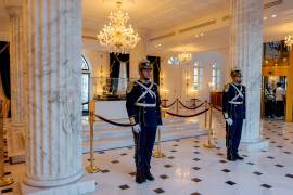 El mandatario hizo gala de un estilo marcial, dejando de lado su casual atuendo civil