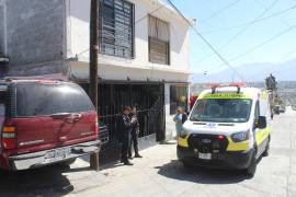 Paramédicos del SAMU brindaron atención inmediata a Antonio Gutiérrez tras las heridas sufridas en cuello y extremidades.