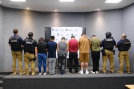 Los cinco hombres y la mujer fueron detenidos durante un operativo realizado por la Fiscalía de Jalisco.