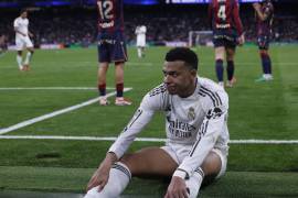 Kylian Mbappé marcó de penal en la victoria del Real Madrid ante el Levante, un partido que se jugó en medio de silbidos y abucheos en el Santiago Bernabéu.