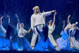 Corona. Con récords en Spotify y múltiples premios Grammy, el artista puertorriqueño promete un espectáculo cargado de mensaje, ritmo y cultura.