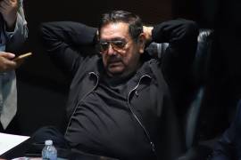 El senador morenista cuestionó la regla interna que le impediría buscar la gubernatura de Guerrero por ser padre de la actual mandataria estatal.