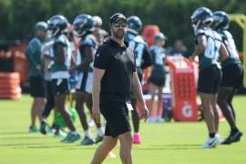 Moro Ojomo y Fred Johnson se fueron a los golpes durante el día 11 del training camp de Philadelphia, en una pelea que obligó a suspender la práctica.