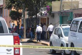Paramédicos locales acudieron al sitio para brindar auxilio, pero confirmaron que la mujer no tenía signos vitales.