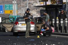 Autoridades de Israel señalan a los palestinos como los responsables del ataque a las paradas de autobuses, que dejó además 18 heridos.