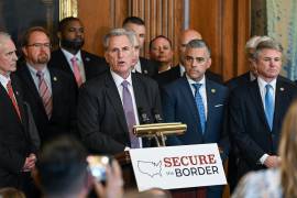 El presidente de la Cámara de Representantes, Kevin McCarthy, habla en una conferencia de prensa después de aprobar un proyecto de ley de inmigración en el Capitolio de Washington.