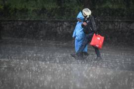 El monzón mexicano, ondas tropicales y canales de baja presión generan lluvias torrenciales en varias regiones de México, mientras persiste una intensa ola de calor con más de 45 °C en estados del norte