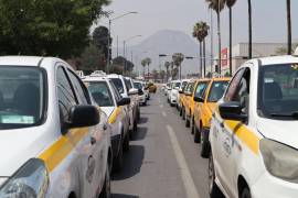 En marzo de este 2023, un grupo de aproximadamente 50 taxis cerraron Coss a la altura de la Presidencia Municipal, protestando contra las unidades por aplicación.