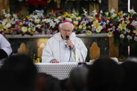 El obispo emérito Raúl Vera López encabezó la misa solemne en honor a la Virgen de Guadalupe, compartiendo un mensaje de fe y esperanza.