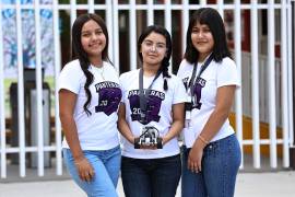 Génesis Flores, Kendra Rosales y Arely Oliva, alumnas de la Secundaria General No. 20 «Dora Madero», lograron destacar en la etapa nacional de la World Robot Olympiad.