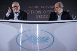 El Delegado General del Festival de Cine de Cannes Thierry Fremaux (i) y Pierre Lescure (i), el Presidente del Festival de Cine de Cannes, en la presentación de la selección oficial del Festival de Cine de Cannes.